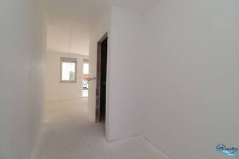 Vodice - novostavba s vlastnou záhradou a skladom - 7