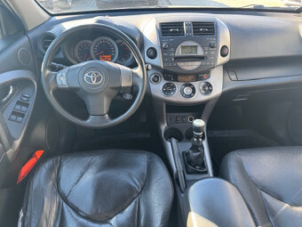 Toyota RAV4 2.2 D-4D AKONTACIA OD 0% - 7