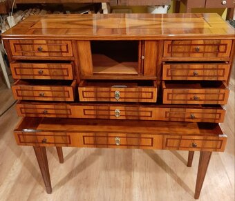 PREDÁM  PEKNÉ VECI - 7