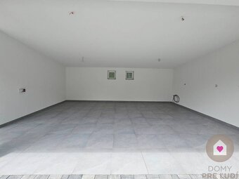 BUNGALOV S 2GARÁŽOU, KRYTOU TERASOU A LETNOU KUCHYŇOU 171m2, - 7