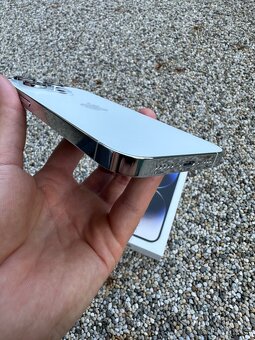 iPhone 14 Pro - baterie 100% - 7