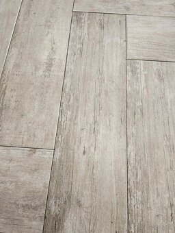 Gresová dlažba, vzor drevo - 7