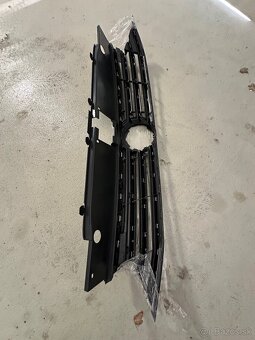 VW Passat B8 predná chrómová maska, 2015-2019 - 7