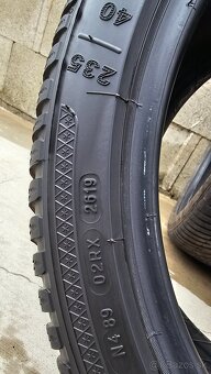 Predám 2ks zimné pneu Kleber KRISALP HP3 235/40 R18 95V - 7
