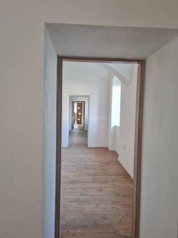 Ponúkame na predaj Zemianskú kúriu pri Martine - 7