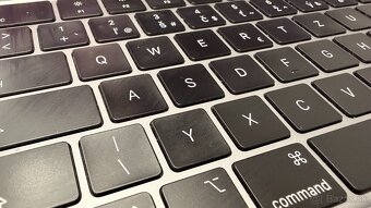 Predám Macbook Air M2 16GB RAM, 512SSD, vadný dislej - 7