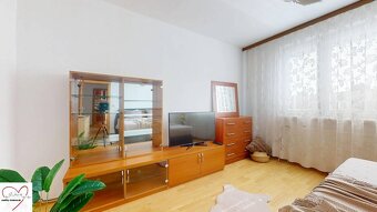 Z vchodu rovno do školy, na predaj praktický 3 izbový byt, A - 7