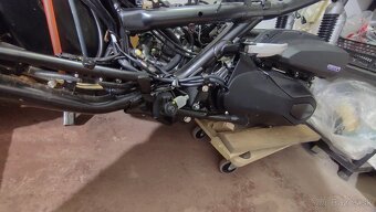 Honda ADV 350. Ročník   3/2023. - 7
