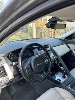 JAGUAR E-PACE 2,0 D 8/2018 automat 4x4 - 7