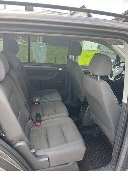 VW Touran 1,6 - 7