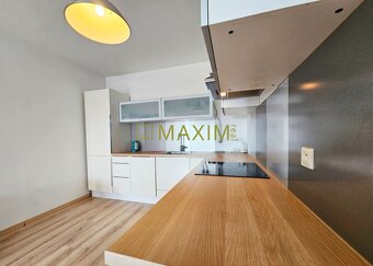 Ponúkame na predaj priestranný 2-izbový byt na Martinčekovej - 7