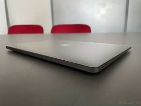 MacBook Air 2019 8/256 - 7