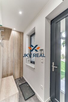 Moderný 5-izbový rodinný dom s bazénom a altánkom | Veľké Úľ - 7