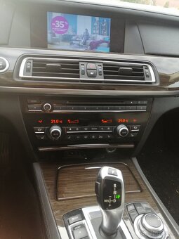 BMW 750i - 7