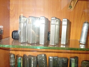 Predám zbierku zapaľovačov 110ks - 7