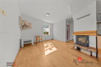 Rodinný dom s veľkým pozemkom, dvomi terasami a krbom – Čenk - 7