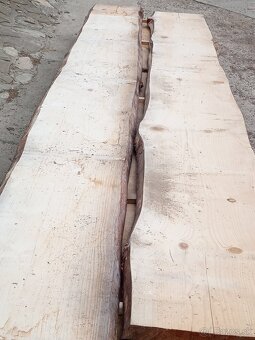 Predám suché smrekové fošne dĺžka 4m šírka 50-60 cm . fošne - 7