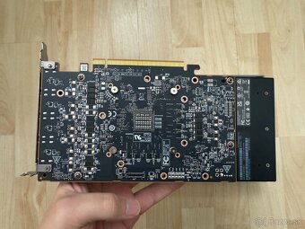 AMD Radeon PRO W7500 8 GB - 7