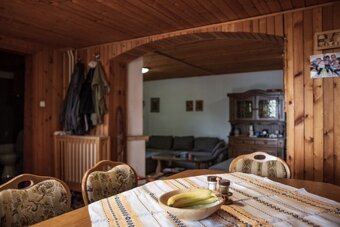 Murovaná chata s terasou a vyhľadom na svah - 7