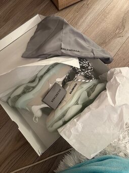 Balenciaga - 7