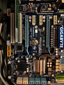 Zakladna doska + CPU + chladič procesora + skriňa - 7