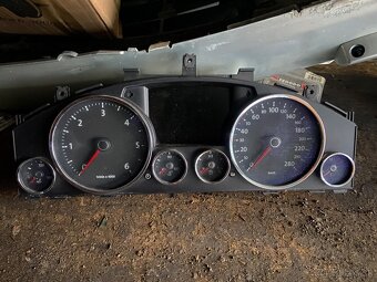 Rozpredam Touareg 3,0 TDi 165kw facelift - 7