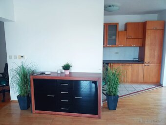 Na prenájom 4-izbový byt na Drotárskej ceste s garážou - 7