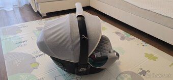 Britax Römer Autosedačka Baby-Safe 3 i-Size so základňou - 7