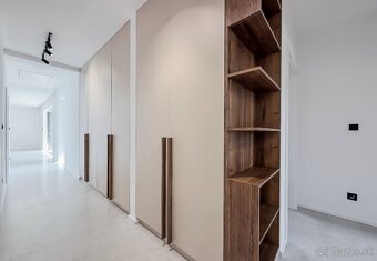 DOKONČENÁ 4 izbová NOVOSTAVBA rodinného domu 121 m2, Zeleneč - 7
