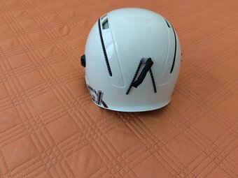 DÁMSKA LYŽIARSKA HELMA S OKULIARMI; set značky CASCO - 7