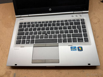 Predám pokazený notebook na náhradné diely zn. HP 8460p. - 7