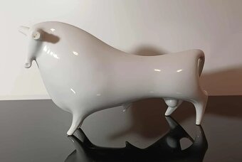 Porcelánový zberateľský býk Royal Dux Brusel - 7