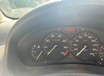 PEUGEOT 206 1,4benzín - 7