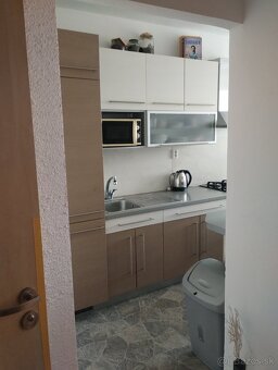 Prenajmem zariadený 3 izbový byt - 7