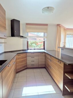 MODERRNÝ 4i RD, ZÁHRADA (600 m2), TERASA, PARKING, ulica Nov - 7