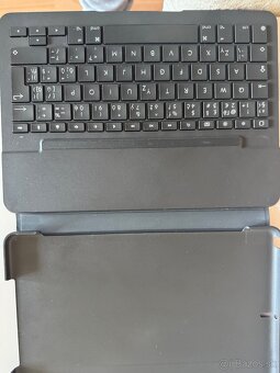 Apple iPad 9. generácie – 64 GB (Model A2604) + Logitech Sli - 7