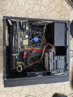 Predám starší herný pc i5 8 gb ram ssd 256 gb R9 200 3 gb g - 7