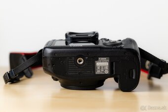 Canon EOS 7D Mark II + Grip - 7