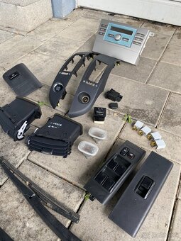 Predám nárazník svetlo kapota dvere zámok COROLLA VERSO - 7