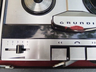 starý kufríkový diktafón - 7