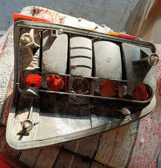 Zadné svetlá na w124 - 7