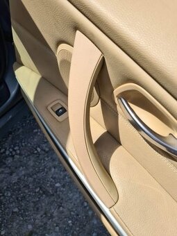 BMW E90 E91 E92 E93 - nove cierne / bezove madlo dveri - 7
