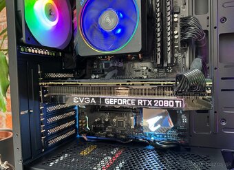 Ryzen 7 3800XT \16GB\RTX 2080Ti\SSD\850W Zdroj - 7