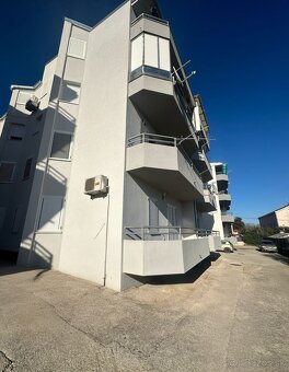 Chorvátsko 3 izbový apartmán 100 m od pláže pri Splite - 7