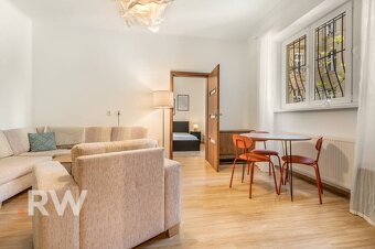 Pri PREZIDENTSKOM PALÁCI - DVOR - 2 izb. - 51,19 m2 - OKNA D - 7