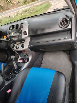 Toyota RAV4 - 7