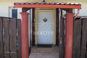 Rezervované4-izbový rodinný dom s bazénom a krásnou... - 7