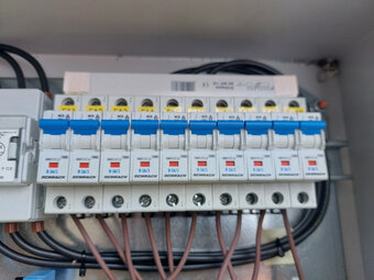 kovová elektrická rozvodná skriňa + 10x kábel 3.5 metra - 7