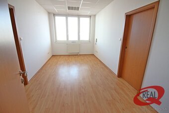 BEZ PROVÍZIE, KANCELÁRIE V RUŽINOVE, TRENČIANSKA UL - 7