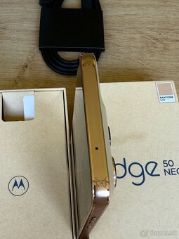 Predám Motorola Edge 50 NEO 8GB Rám 256GB Gold Minimálne - 7